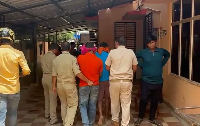 ବଙ୍ଗୀୟ ମହିଳାଙ୍କୁ ଗଣଦୁଷ୍କ