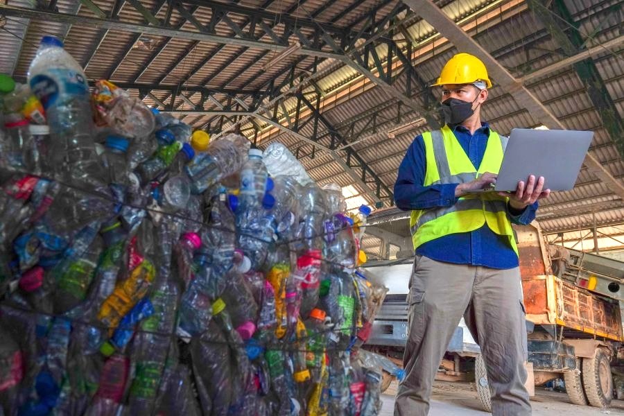 ମଧ୍ୟପ୍ରାଚ୍ୟ ଯୁଦ୍ଧରେ ବାଲେଶ୍ବର ପ୍ରଭାବ:  ଏକାଧିକ ପ୍ଲାଷ୍ଟିକ୍‌ ଶିଳ୍ପରେ ପଡିଲା ତାଲା