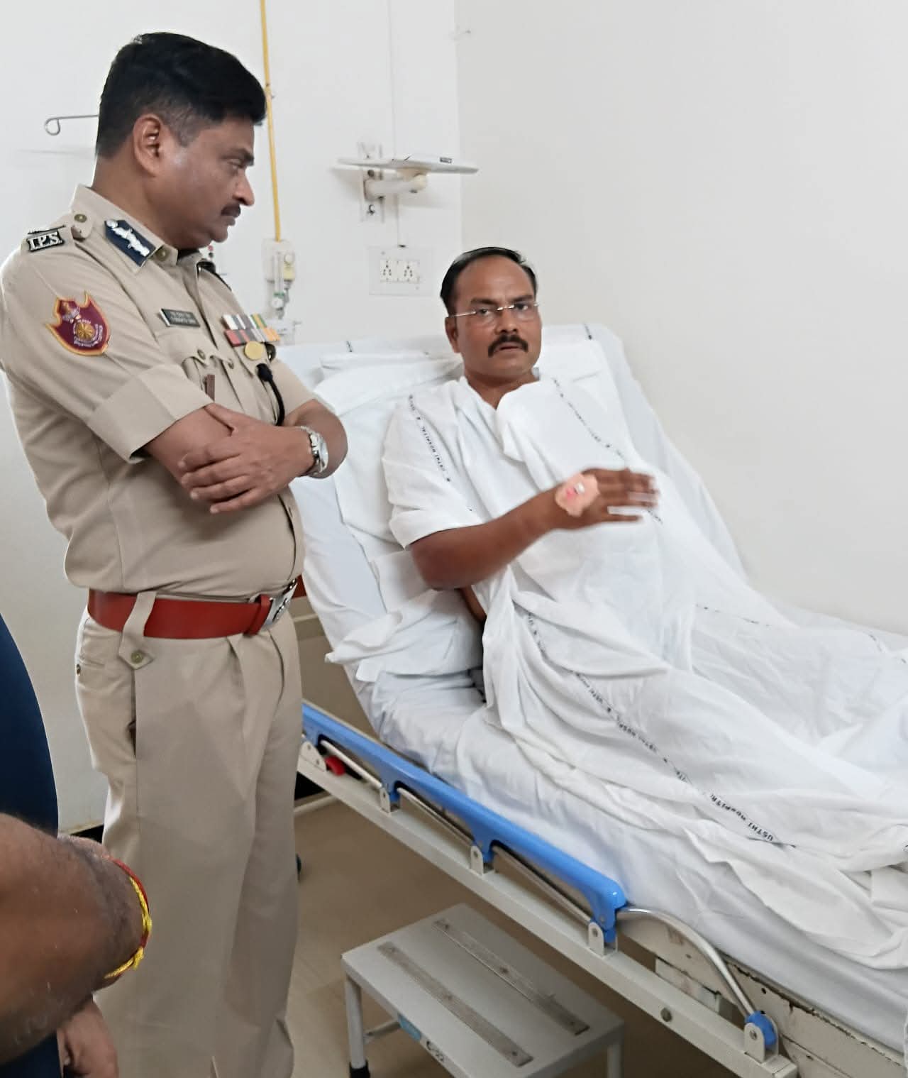 ସଡ଼କ ଦୁର୍ଘଟଣାରେ ଗୁରୁତର ଅତିରିକ୍ତ ଆରକ୍ଷୀ ଉପାୟୁକ୍ତ ଶ୍ରୀ କୃଷ୍ଣଚନ୍ଦ୍ର